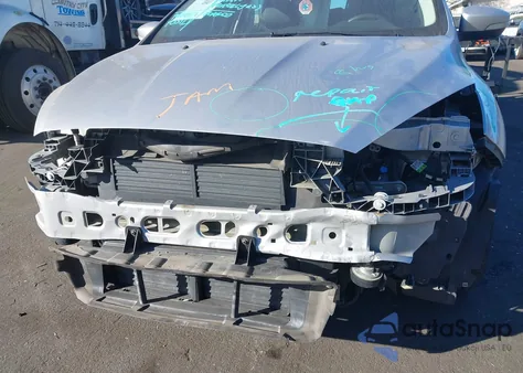 2016 Ford Focus Titanium из США, поврежденный, VIN 1FADP3J26GL395699